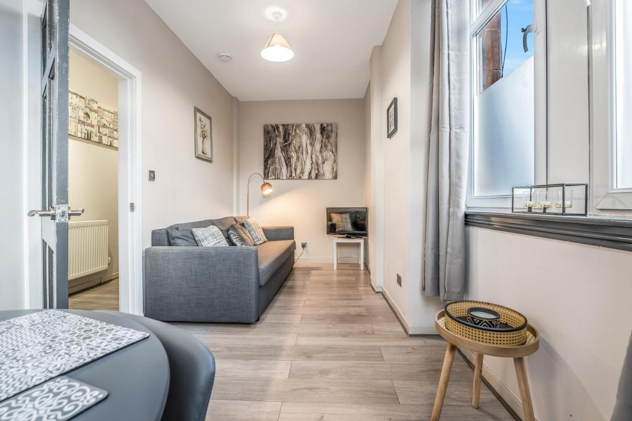 Private Ground Floor Main Door Entrance - Spacious 2 Bedroom Property - The Shore, Leith 爱丁堡 外观 照片