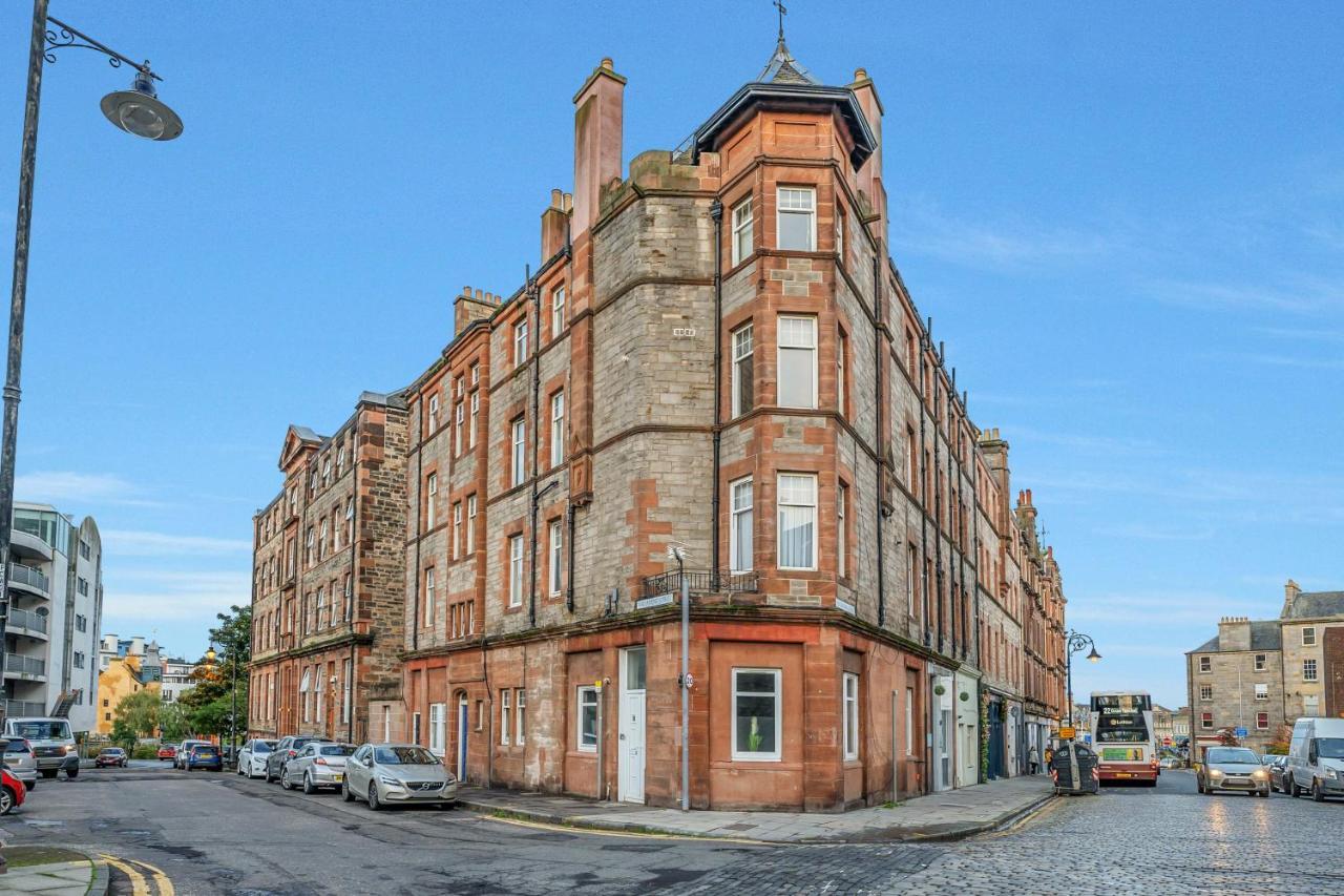 Private Ground Floor Main Door Entrance - Spacious 2 Bedroom Property - The Shore, Leith 爱丁堡 外观 照片