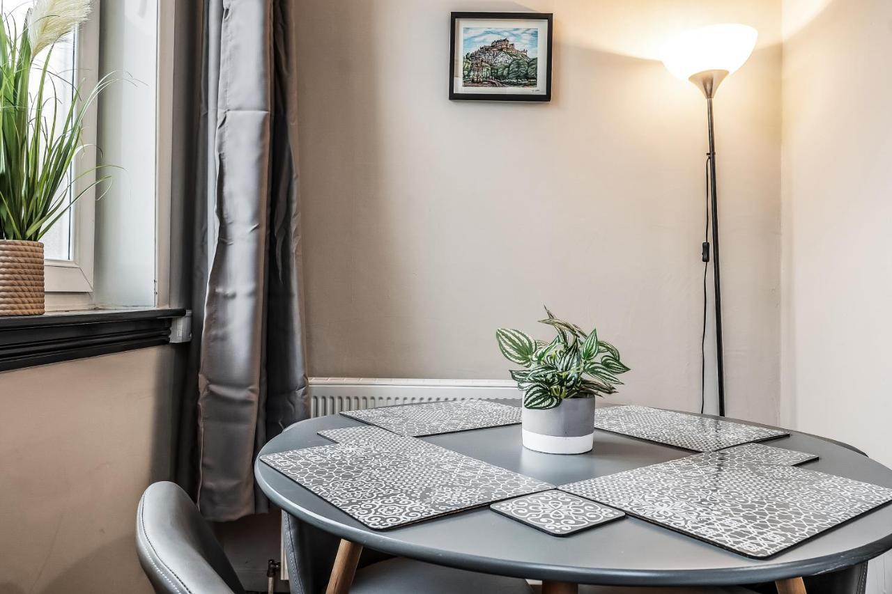 Private Ground Floor Main Door Entrance - Spacious 2 Bedroom Property - The Shore, Leith 爱丁堡 外观 照片