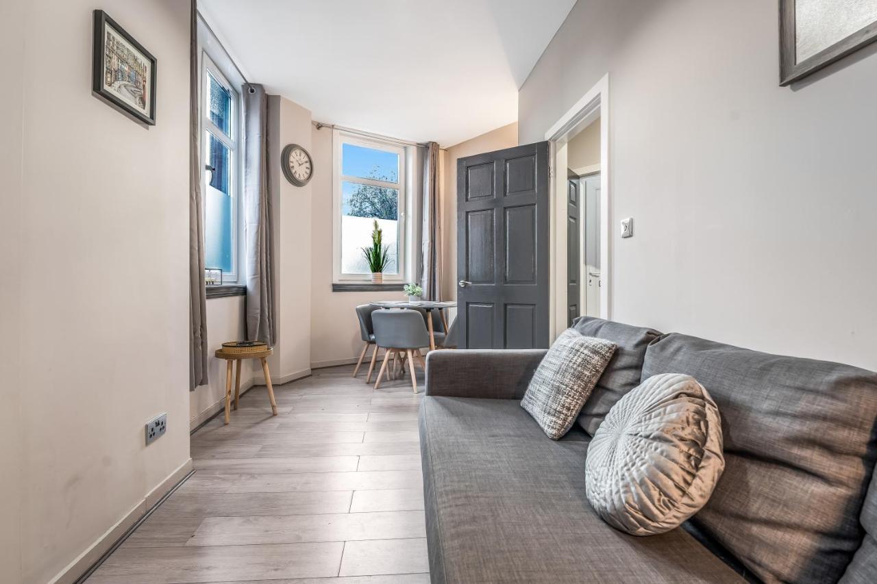 Private Ground Floor Main Door Entrance - Spacious 2 Bedroom Property - The Shore, Leith 爱丁堡 外观 照片