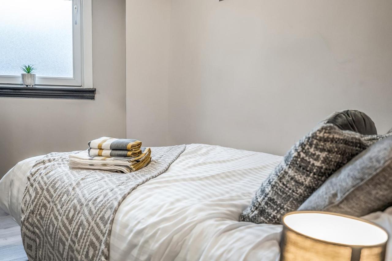 Private Ground Floor Main Door Entrance - Spacious 2 Bedroom Property - The Shore, Leith 爱丁堡 外观 照片
