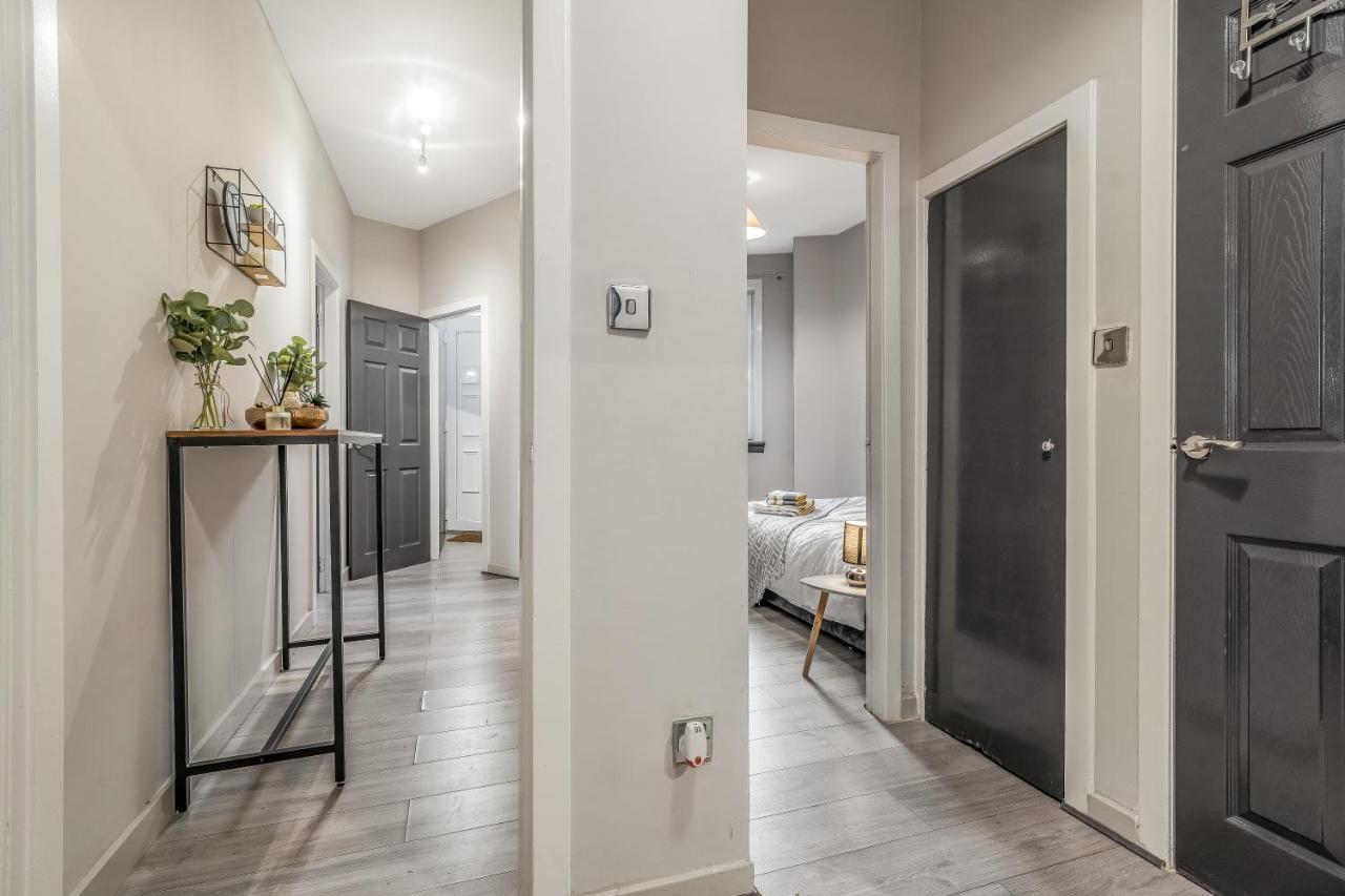 Private Ground Floor Main Door Entrance - Spacious 2 Bedroom Property - The Shore, Leith 爱丁堡 外观 照片